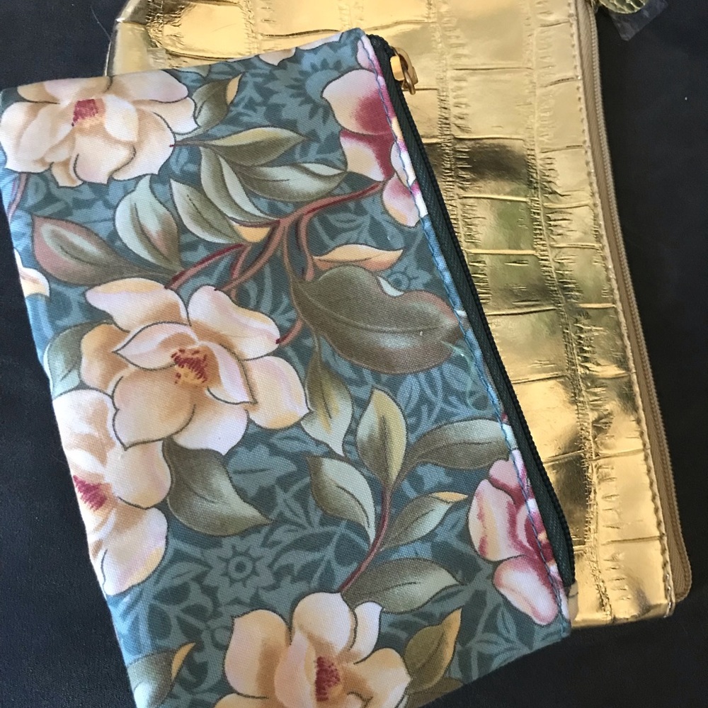 Women’s Cosmetic Bags (x2)